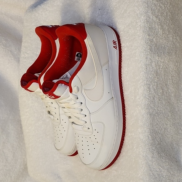 Air Force 1 '07 White/red trim - Picture 3 of 7